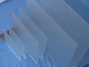 Cerâmica de alumínio transparente