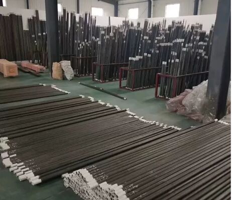 Elemento de aquecimento SiC com temperatura máxima de operação de 1500°C, resistente à corrosão e alta eficiência térmica para fornos industriais