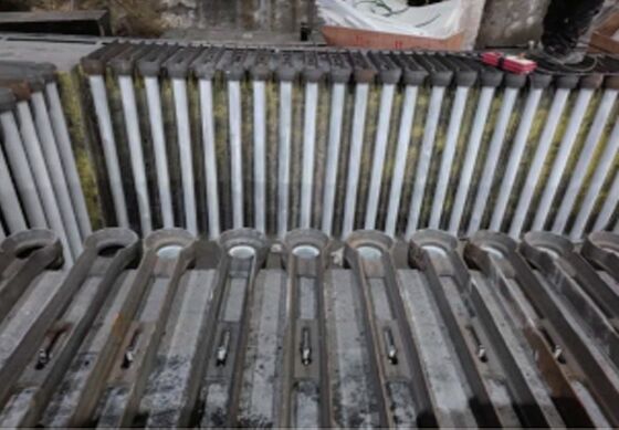 Elemento de aquecimento SiC com temperatura máxima de operação de 1500°C, resistente à corrosão e alta eficiência térmica para fornos industriais