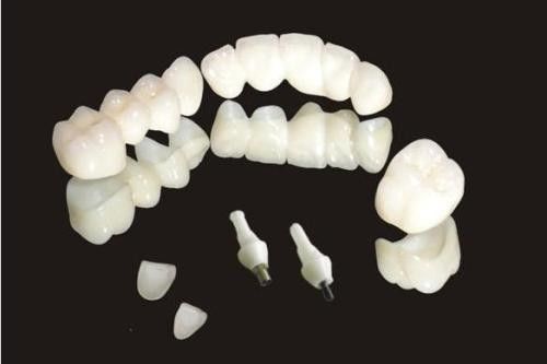CERÂMICA DO DIÓXIDO DE ZIRCÔNIO PARA A ODONTOLOGIA